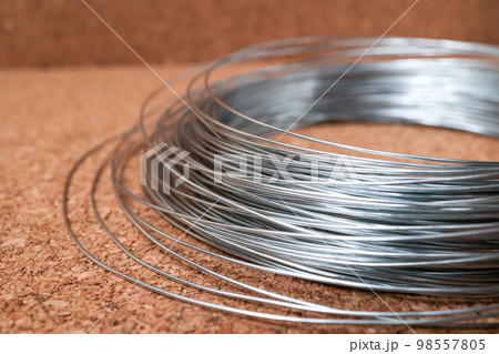 針金, ワイヤー, 金属, 鉄, アルミ, コイル状, 作業, 縛る, 材料, DIY 98557805