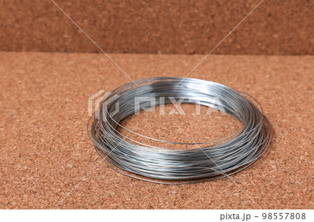 針金, ワイヤー, 金属, 鉄, アルミ, コイル状, 作業, 縛る, 材料, DIY 98557808
