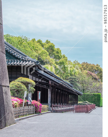 皇居の百人番所 98557913