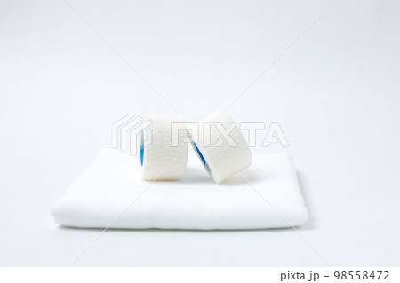 ガーゼ,綿,医療ガーゼ,医療,治療,怪我,不織布テープ、テープ、ケガ,包帯,手当て,清潔,衛生,布 ガーゼ,綿,医療ガーゼ,医療,治療,怪我,不織布テープ、テープ、ケガ,包帯,手当て,清潔,衛生,布 98558472