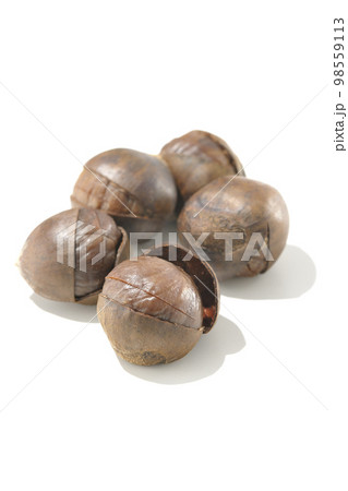 甘栗を白背景で撮影 98559113