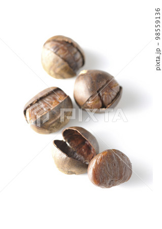 甘栗を白背景で撮影 98559136