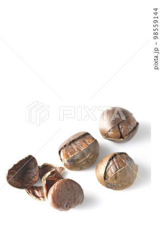 甘栗を白背景で撮影 甘栗を白背景で撮影 98559144