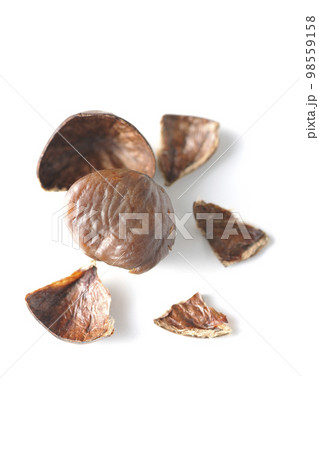 甘栗を白背景で撮影 98559158