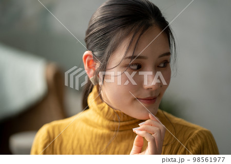 若い女性ポートレート 若い女性ポートレート 98561977