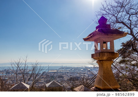 神戸・保久良神社の石灯籠 神戸・保久良神社の石灯籠 98562899