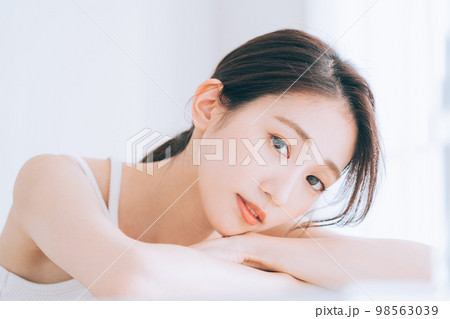 女性　ビューティー 98563039
