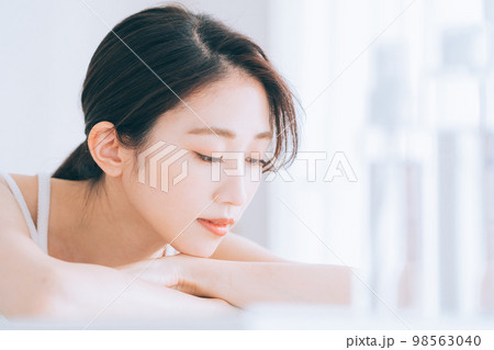 女性　ビューティー 98563040