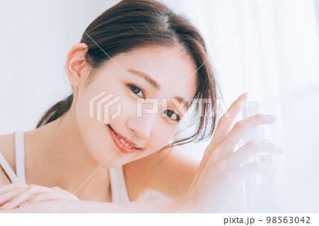 女性　ビューティー 98563042