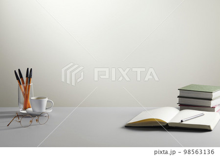 北 概念 余白 98563136