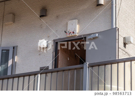 アパート解体に伴う電力メーターの撤去 アパート解体に伴う電力メーターの撤去 98563713