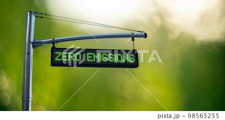 Road information board with text ZERO EMISSIONS 98565255
