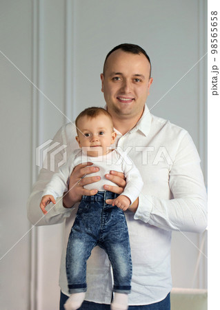 Portrait of a young loving father with a small child 98565658