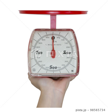 はかりを持つ手 98565734