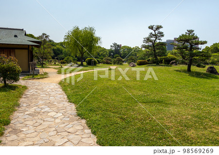 明石城の日本庭園 98569269