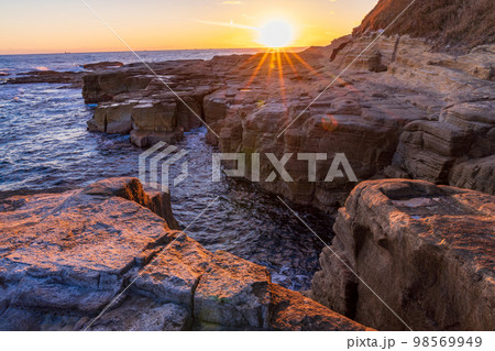 （静岡県）南伊豆入間千畳敷・夕景 98569949