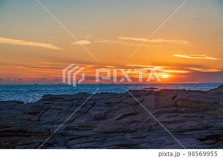 （静岡県）南伊豆入間千畳敷・夕景 98569955