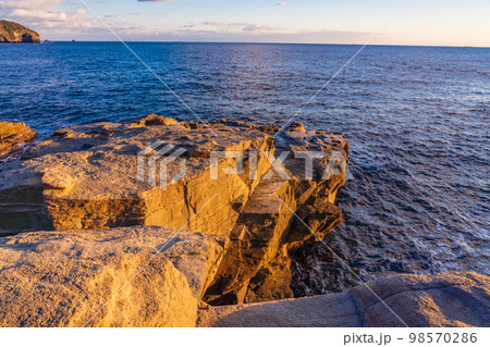 （静岡県）南伊豆入間千畳敷　夕景 98570286
