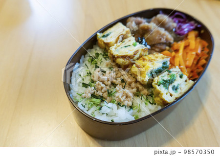 手作りのお弁当 手作りのお弁当 98570350