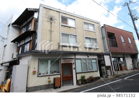 龍野のまちなみ　レトロでアバンギャルドな旧内海文具店　兵庫県たつの市龍野町 98571152