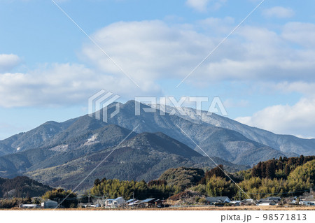 冬の紫尾山　冠雪 98571813