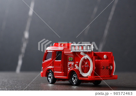 消防車（消防ポンプ自動車） 98572463