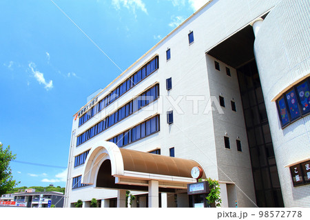 小牧市、小牧中部公民館の風景 小牧市、小牧中部公民館の風景 98572778