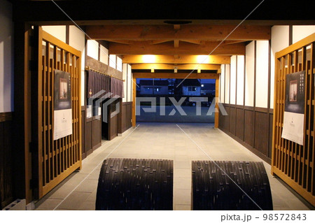 龍野のまちなみ　かどめ公園休憩所　夜景　兵庫県たつの市龍野町 98572843