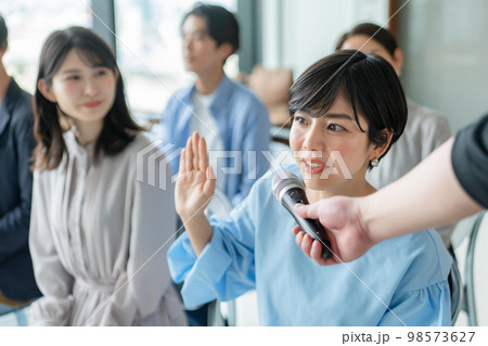 ビジネス　セミナー　マイク 98573627