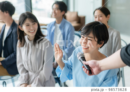 ビジネス　セミナー　マイク 98573628