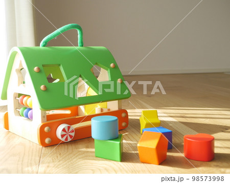 子供　おもちゃ　型はめ 98573998