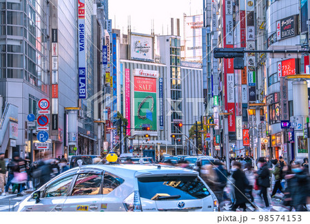 日本の東京都市景観 寒波過去最強クラス通過一夜明け。東急百貨店渋谷・本店営業終了へ…＝1月25日 98574153