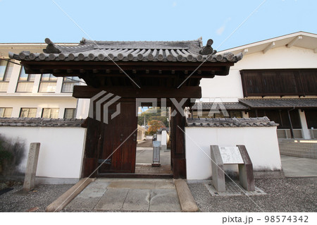 龍野のまちなみ　霞城館と家老門　兵庫県たつの市龍野町 98574342