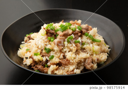 ビーフガーリックバター炒飯 ビーフガーリックバター炒飯 98575914