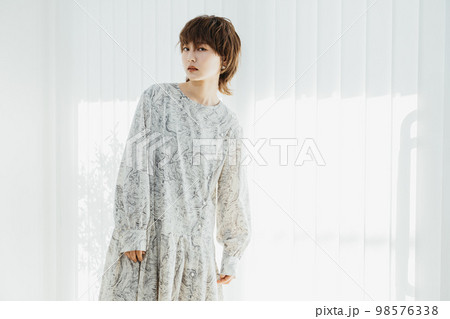 ナチュラルビューティな女性 98576338