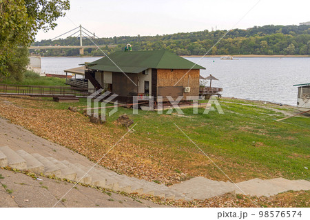 Low Tide Pontoon Restaurant Low Tide Pontoon Restaurant 98576574