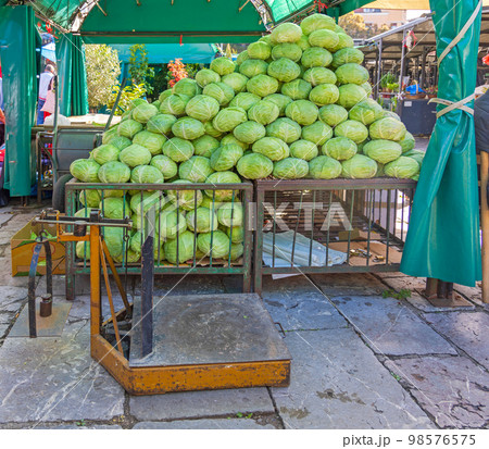 Market Scales Cabbage Market Scales Cabbage 98576575