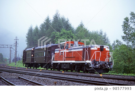 石勝線　ホロカ（信）　JR北海道　DE15-1545（空知）＋オヤ31-32（札幌）　オイラン 98577993