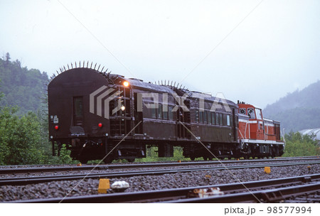 石勝線　ホロカ（信）　JR北海道　DE15-1545（空知）＋オヤ31-32（札幌）　オイラン 98577994