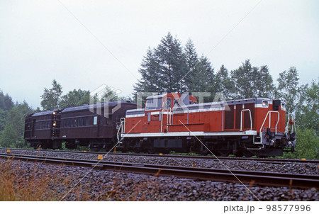 石勝線　ホロカ（信）　JR北海道　DE15-1545（空知）＋オヤ31-32（札幌）　オイラン 98577996