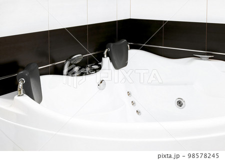Hydro bathtub 98578245