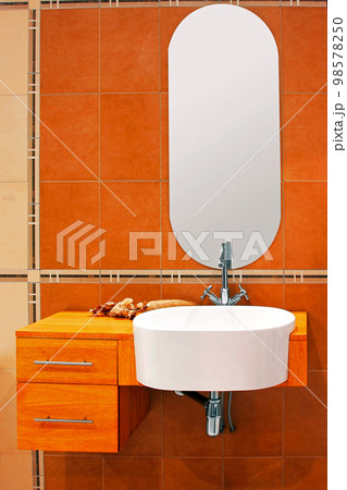 Orange toilet 98578250