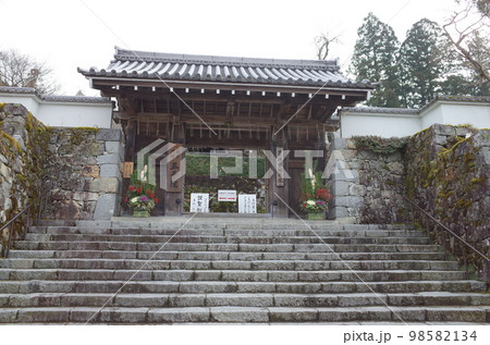 御殿門の風景_京都大原三千院 98582134