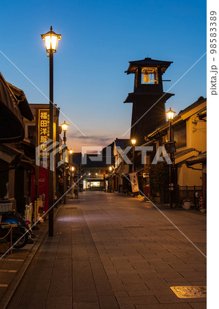 小江戸川越のシンボル　夕暮れの時の鐘 98583389