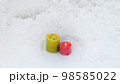 雪とキャンドル 98585022