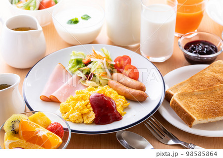 朝食のイメージ〜洋食 98585864