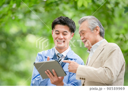 男性　2人　ミドル　シニア 98589969