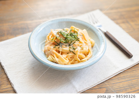 明太子クリームパスタ 明太子クリームパスタ 98590326