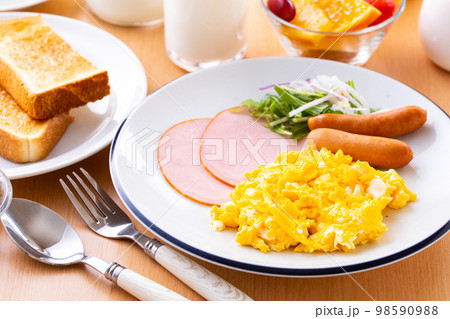 朝食のイメージ〜洋食 98590988