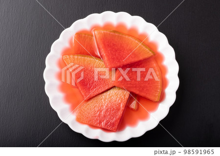 紅心大根の甘酢漬け 98591965